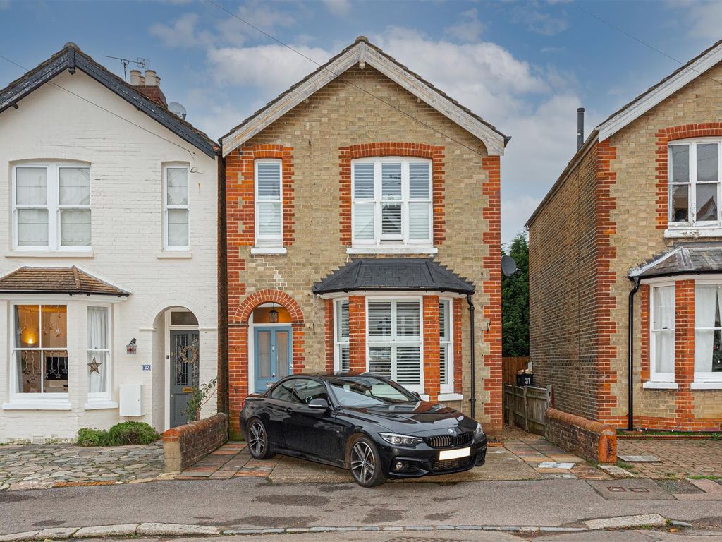 3 bed property for sale in Fengates Road, Redhill RH1 Zoopla