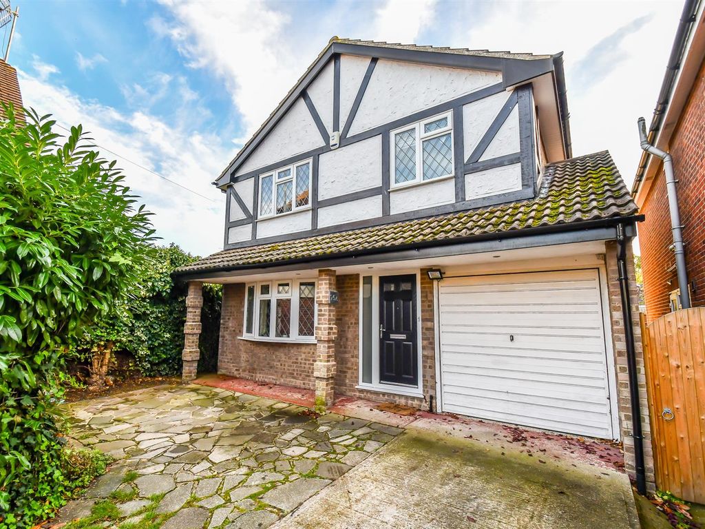 4 bed detached house for sale in Belgrave Road, Eastwood, LeighOnSea
