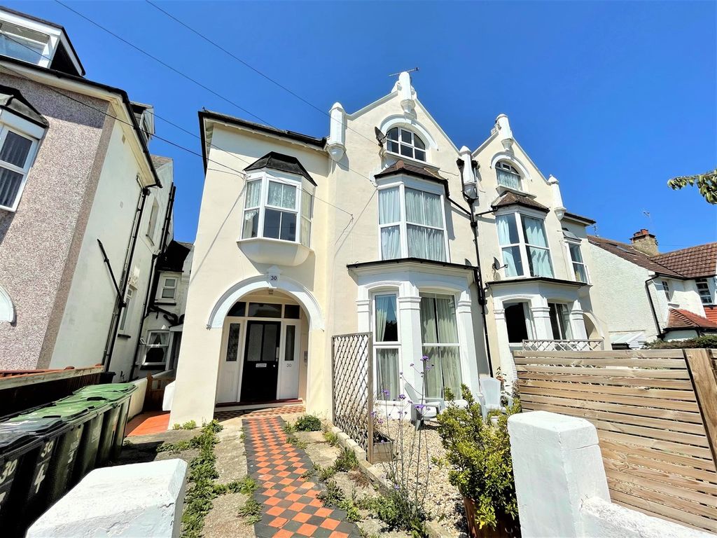 2 bed flat to rent in Woodville Road, BexhillOnSea TN39 Zoopla