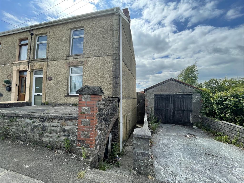 4 bed semidetached house for sale in Waterloo Road, Penygroes