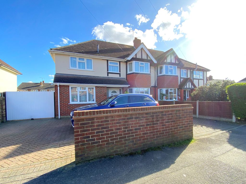 5 bed semidetached house for sale in Beechwood Avenue, SunburyOn