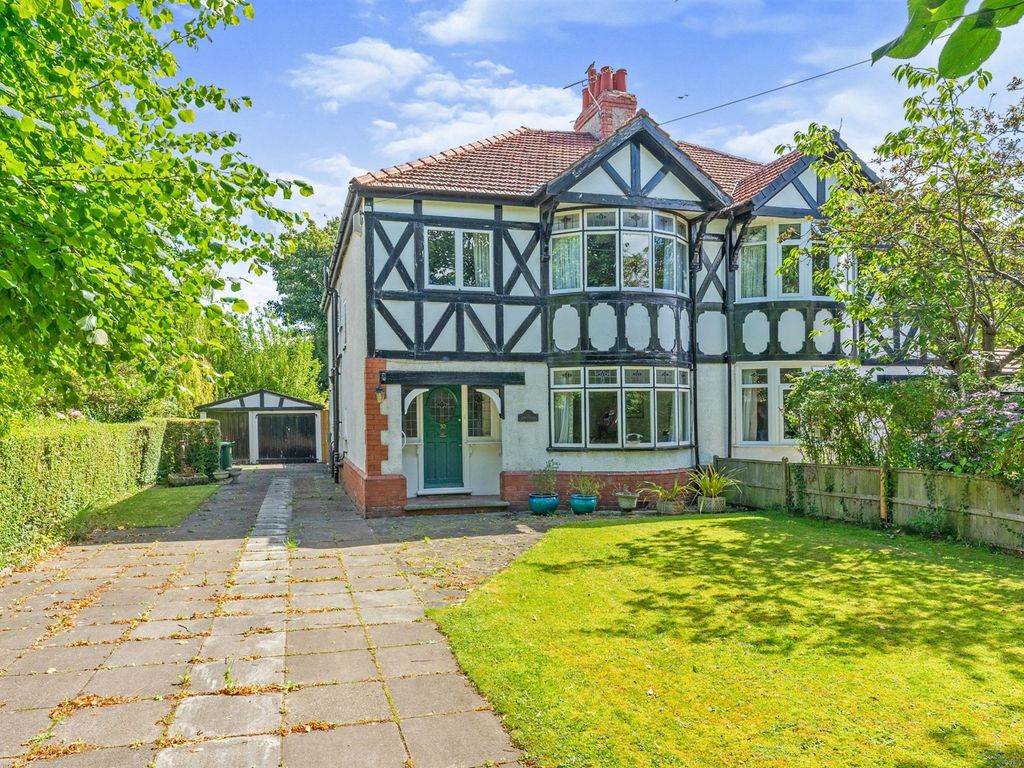 4 bed semidetached house for sale in Greenfield Road, Little Sutton