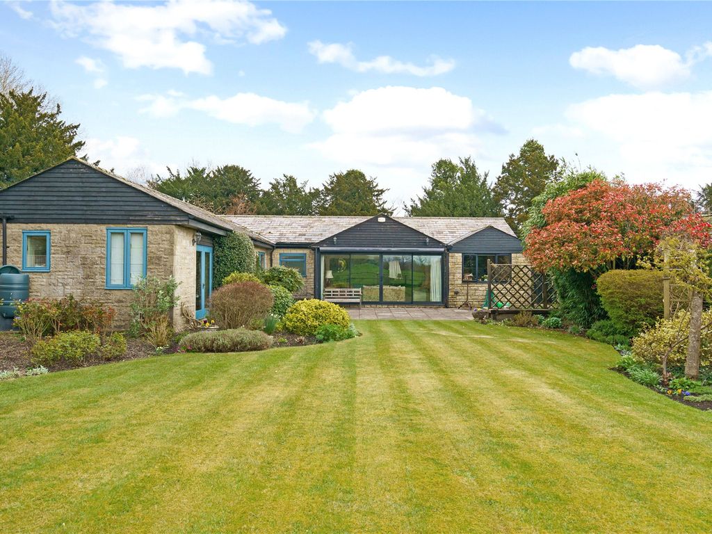 3 bed semidetached house for sale in Priory Close, HortonCumStudley