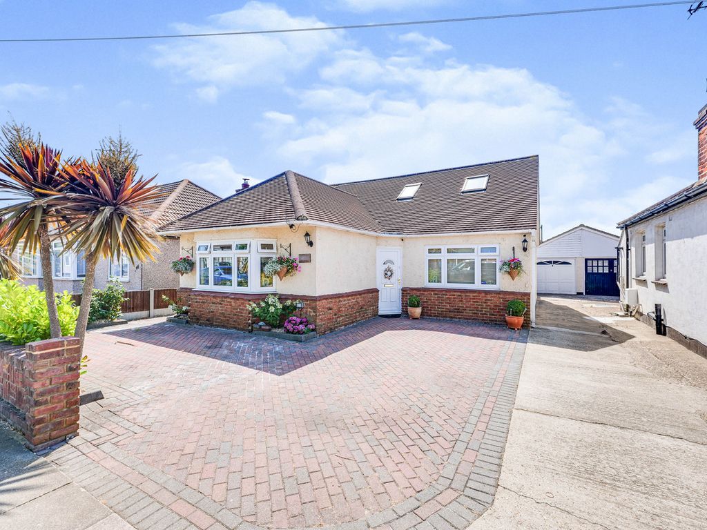 4 bed detached house for sale in North Crescent, SouthendOnSea SS2