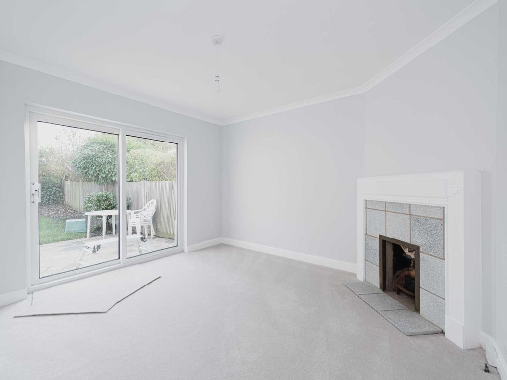 3 bed semidetached house to rent in Kendor Avenue, Epsom KT19, £2,500