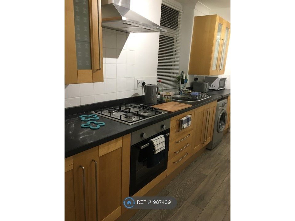 Room to rent in Meadow Street, Treforest, Pontypridd CF37 Zoopla