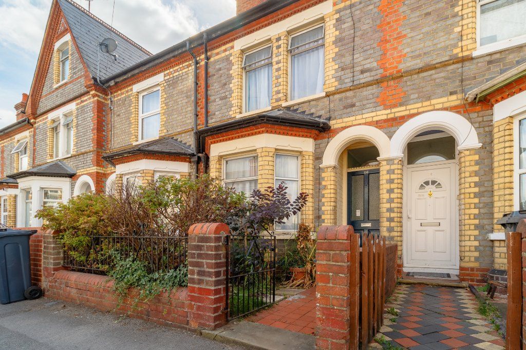 3 bed terraced house for sale in Radstock Road, Reading, Berkshire RG1
