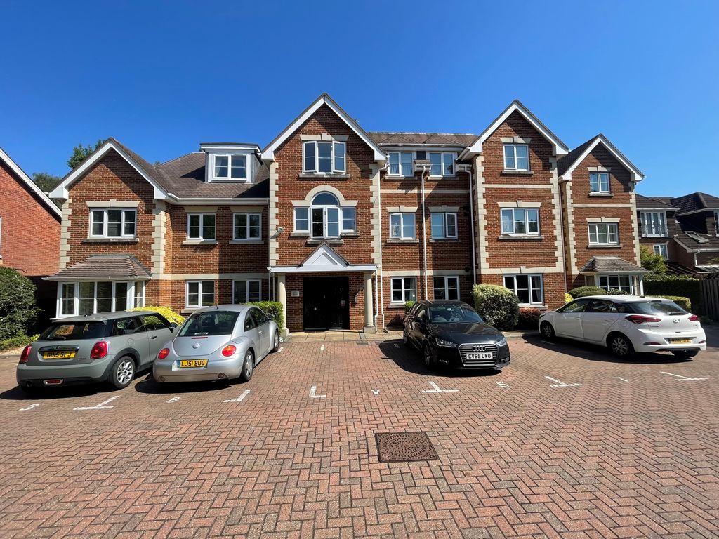 2 bed flat to rent in Yorktown Road, Sandhurst GU47 Zoopla