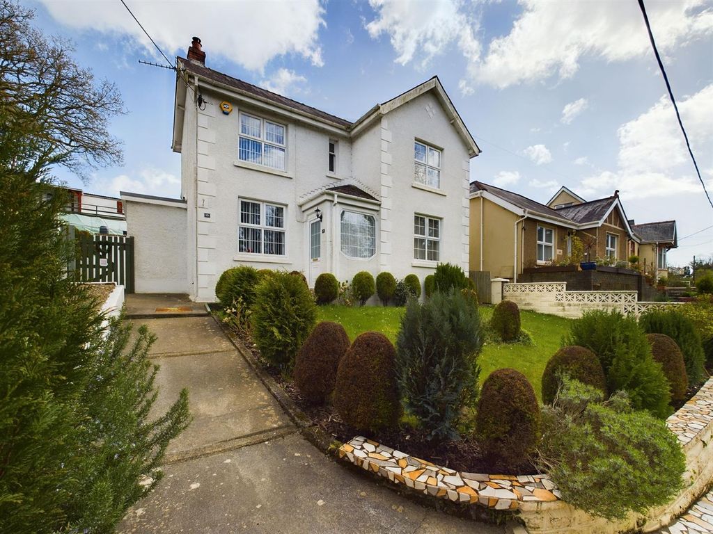 4 bed detached house for sale in Heol Capel Ifan, Pontyberem, Llanelli