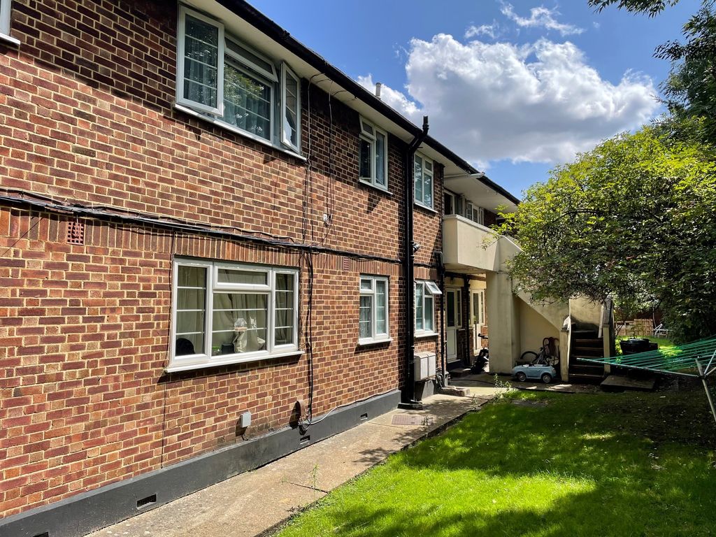 2 bed flat for sale in Kenton Lane, Harrow HA3, £285,000 Zoopla