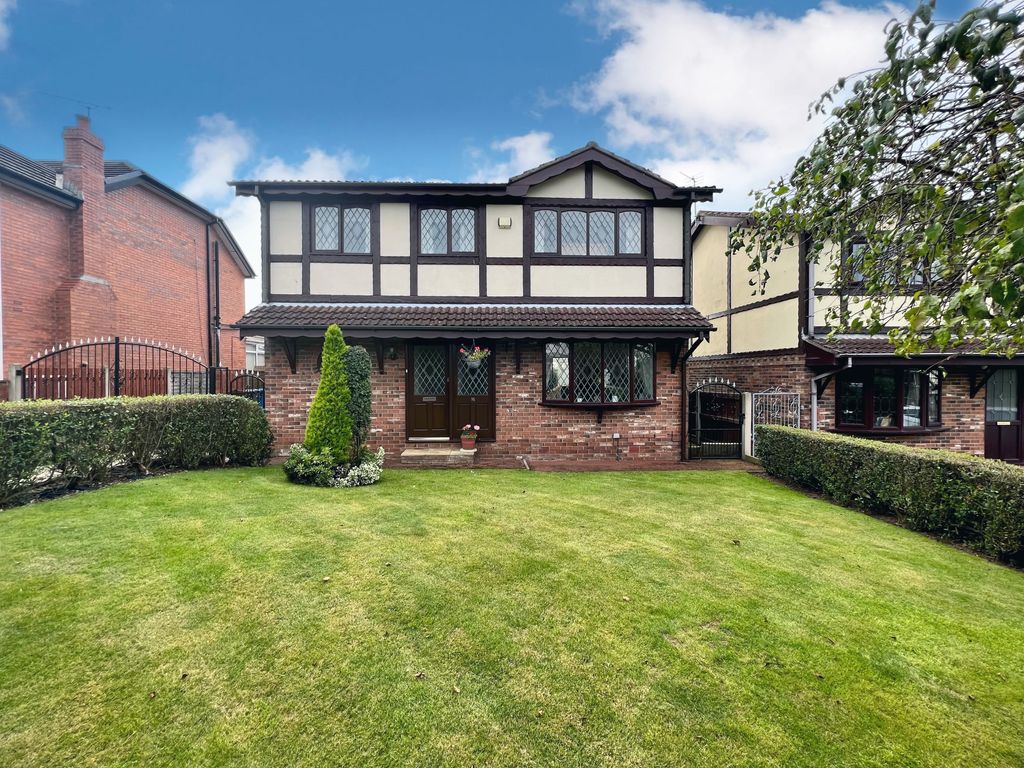 4 bed detached house for sale in Elizabeth Close, Staining FY3, £