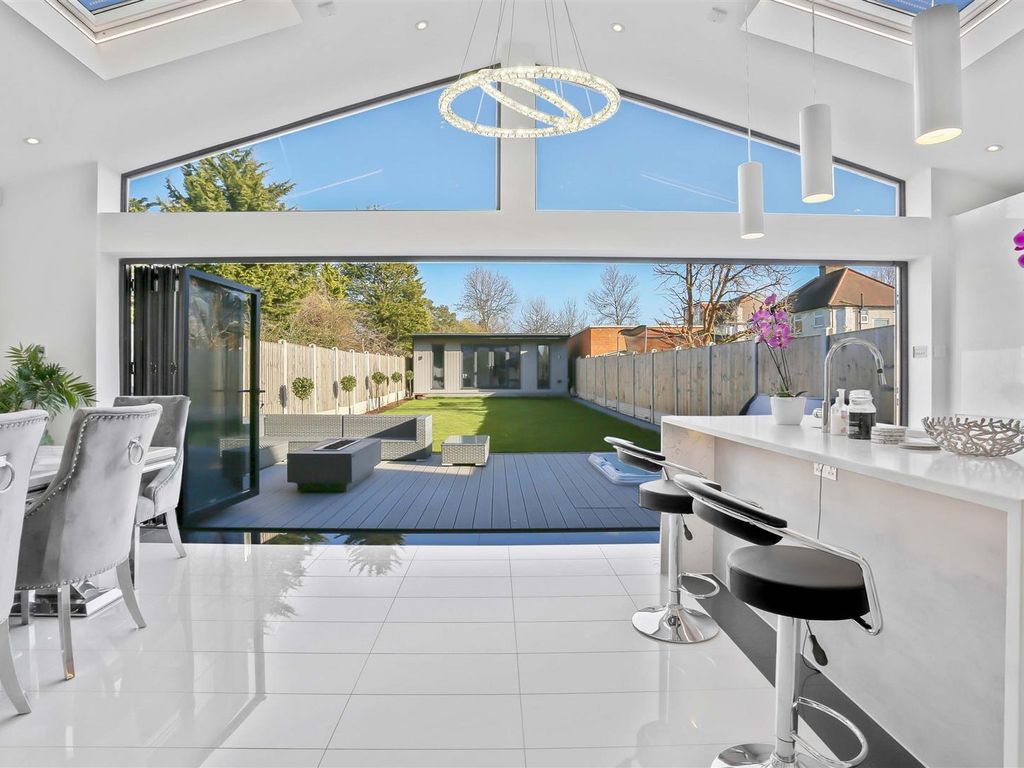 5 bed semidetached house for sale in Farm Way, Worcester Park KT4, £