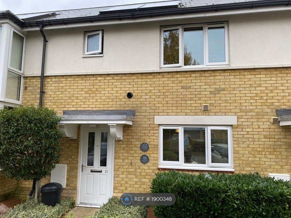 3 bed terraced house to rent in Squirrels Close, Swanley BR8, £1,900