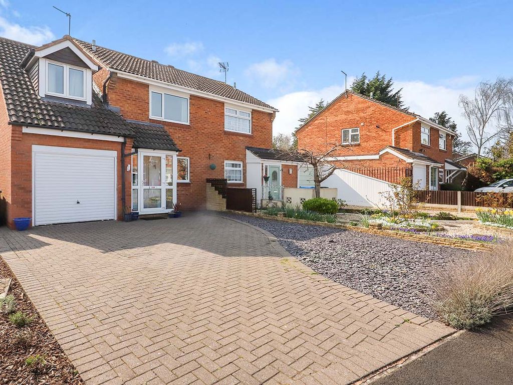 3 bed semidetached house for sale in Melrose Drive, Perton, Staffs
