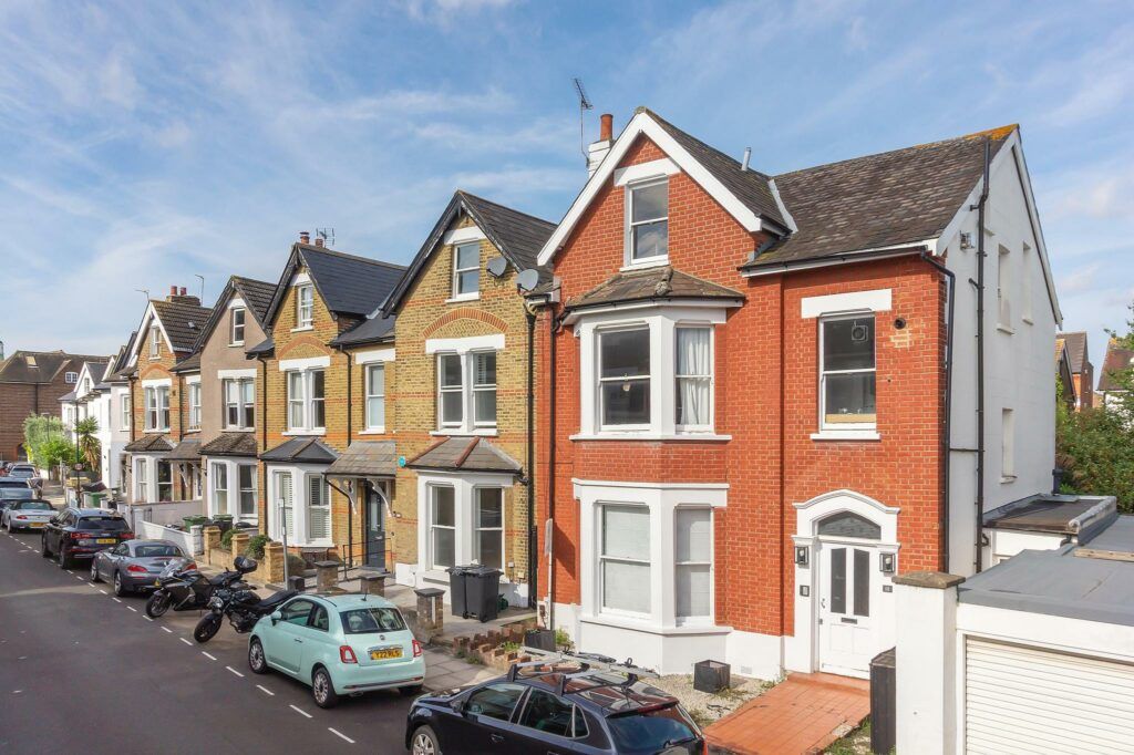 2 bed flat for sale in Larkfield Road, Richmond TW9, £500,000 Zoopla
