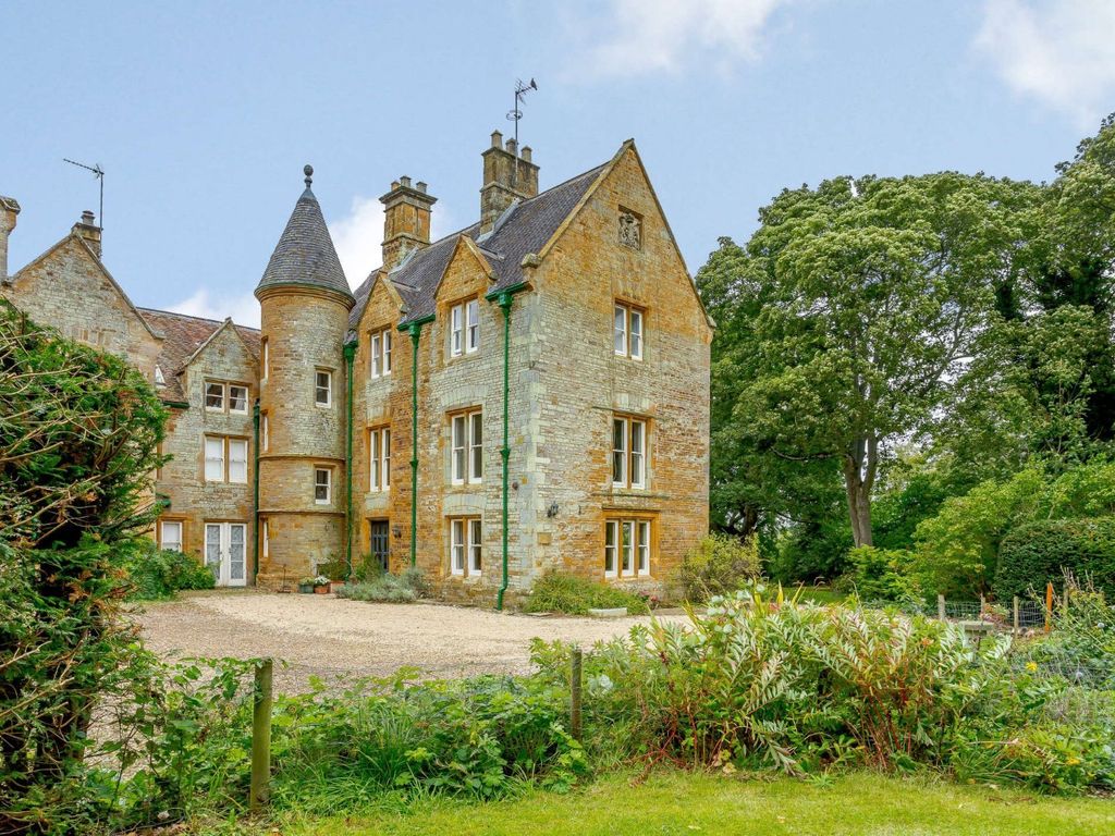 5 bed semidetached house for sale in The Manor, Moreton Pinkney