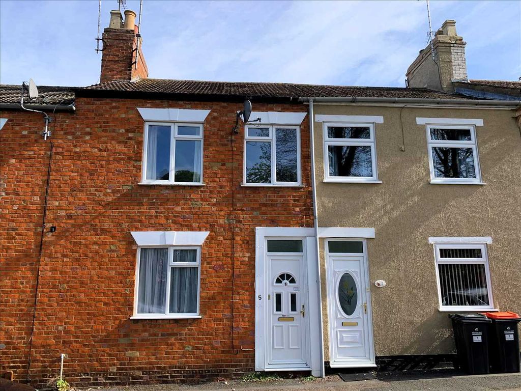 3 bed terraced house for sale in Church Street, New Bradwell, Milton