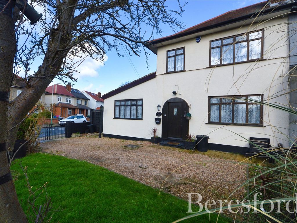 3 bed semidetached house for sale in Carter Drive, Collier Row RM5, £