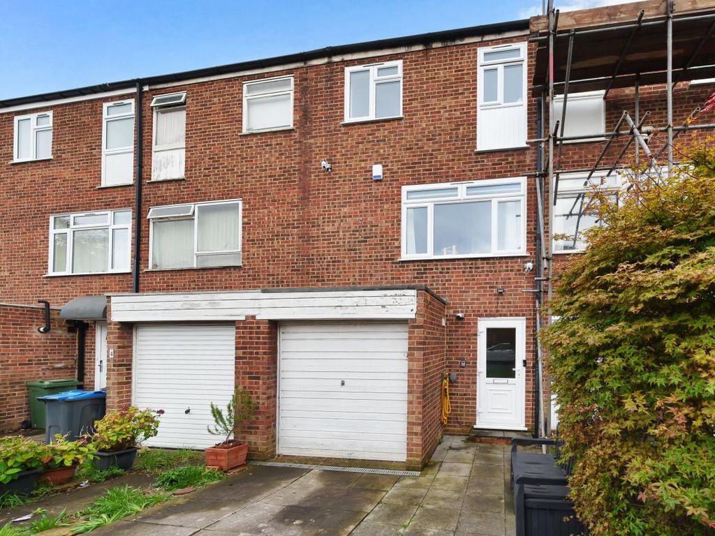 3 bed town house for sale in Dumbleton Close, Norbiton, Kingston Upon