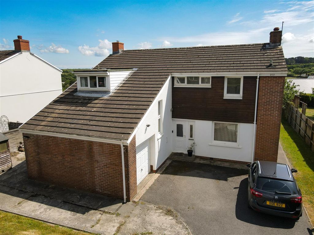 5 bed detached house for sale in New Road, Freystrop, Haverfordwest