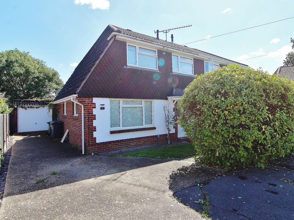 3 bed semidetached house for sale in Sutton Close, Cowplain