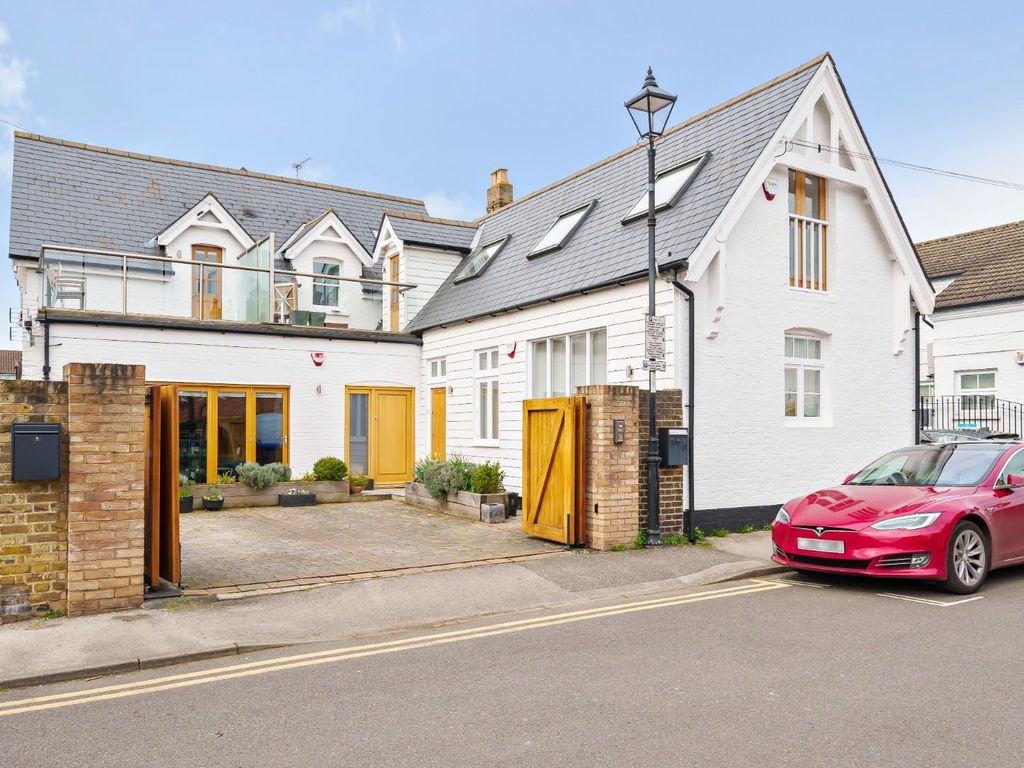 3 bed semidetached house for sale in Alexandra Road, Windsor SL4 Zoopla