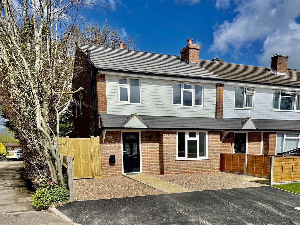 3 bed property to rent in Grove Farm Cottages, Marshcroft Lane, Tring