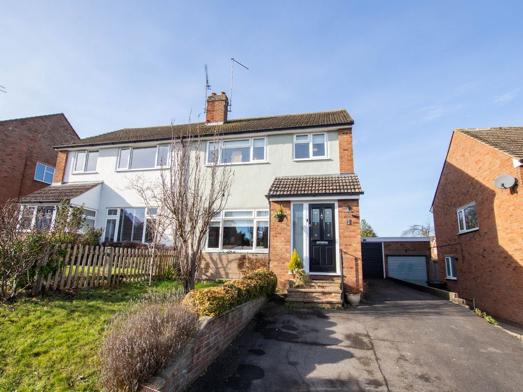3 bed semidetached house for sale in Winstanley Road, Saffron Walden