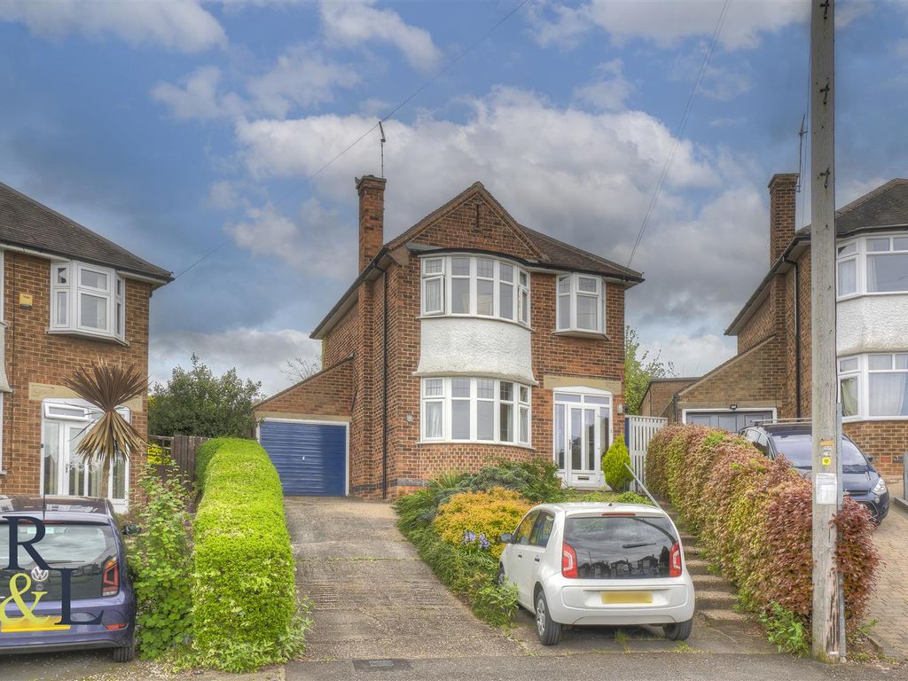 3 bed detached house for sale in Beaumont Gardens, West Bridgford