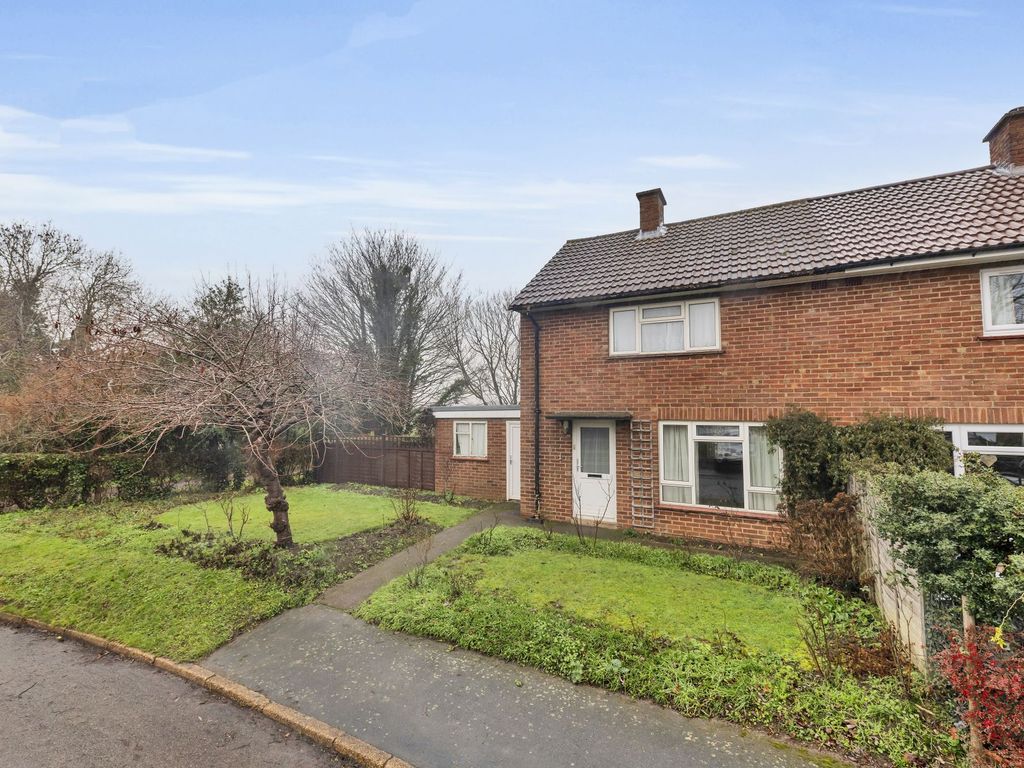 2 bed semidetached house for sale in Willow Close, Great Hormead SG9