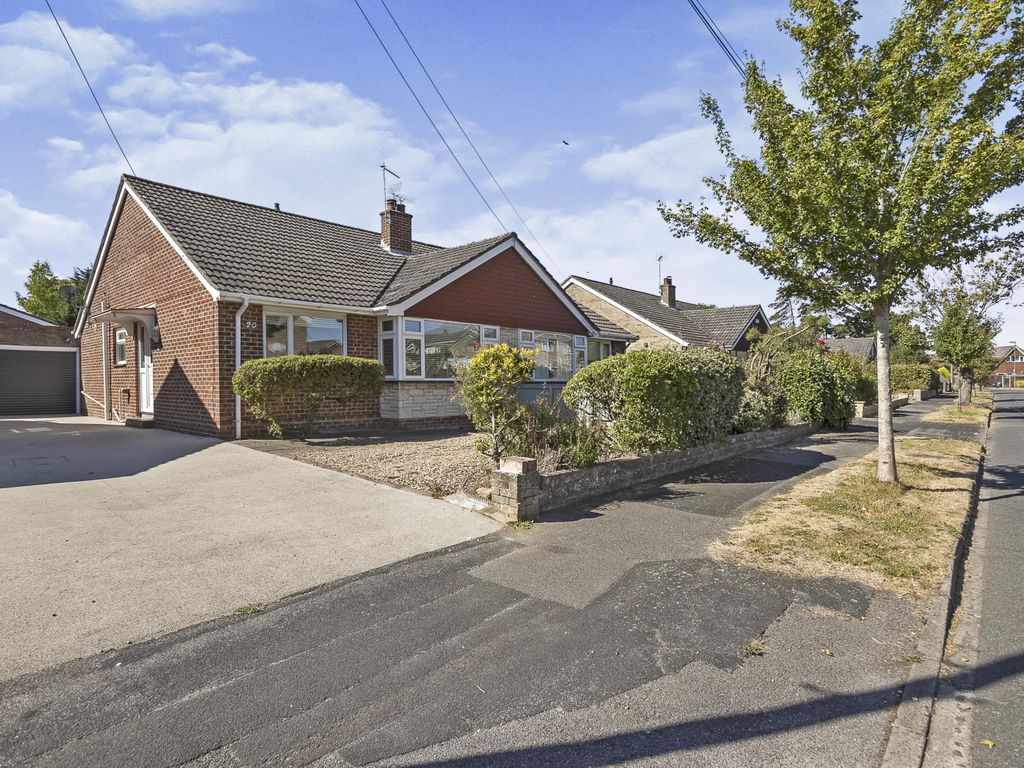 2 bed bungalow for sale in Helston Drive, Emsworth, Hampshire PO10 Zoopla