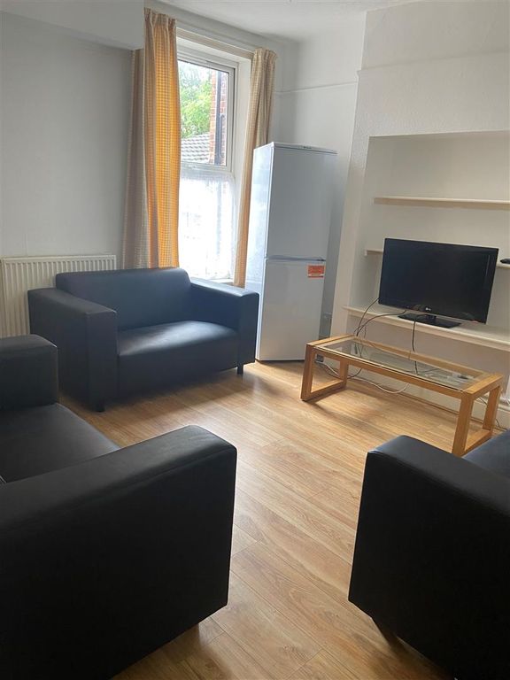 5 bed shared to rent in Cranbrook Avenue, Hull HU6, £433