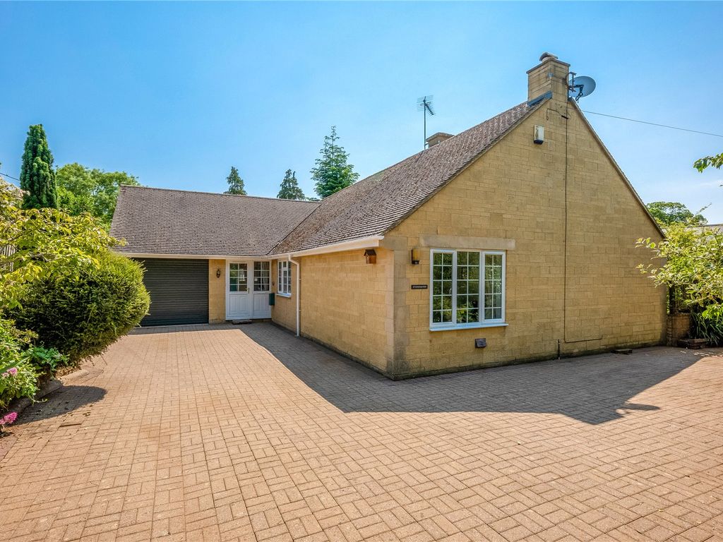 3 bed bungalow for sale in Horley Path Road, Wroxton, Banbury