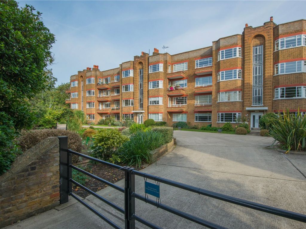 2 bed flat for sale in Park Road, Hampton Wick, Surrey KT1, £505,000