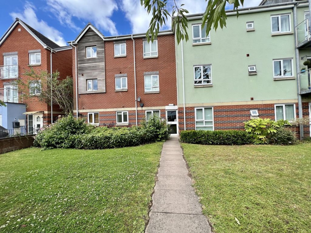 2 bed flat to rent in Hurstbourne Crescent, Wolverhampton, West
