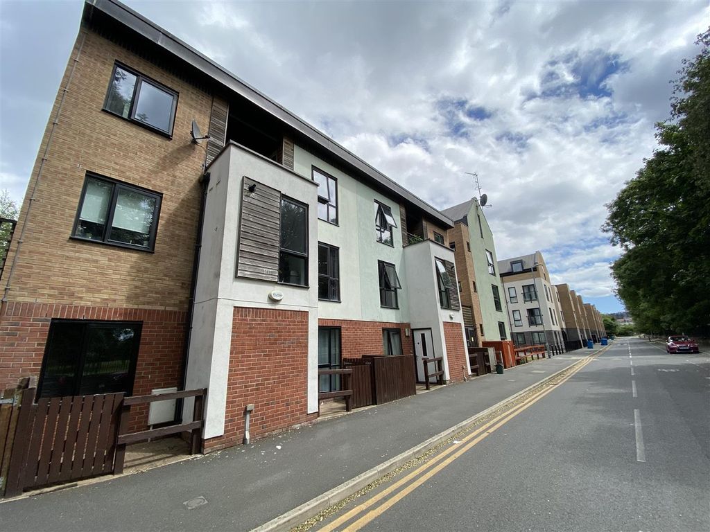 1 bed flat to rent in Hulton Street, Salford M5, £900 pcm Zoopla