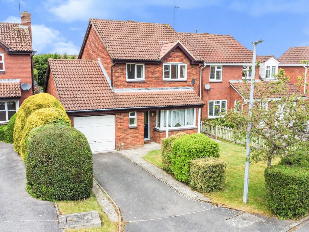 4 bed detached house for sale in Cheviot Close, Shaw, Swindon SN5 Zoopla