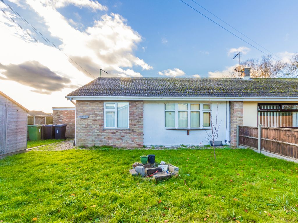 3 bed semidetached bungalow for sale in Cotswold Way, Oulton