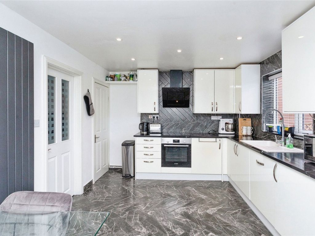 3 bed terraced house for sale in Stuart Close, Bletchley, Milton Keynes