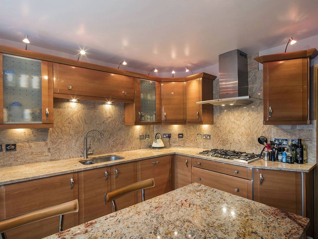 St Mary Abbots Terrace, Holland Park, London W14  