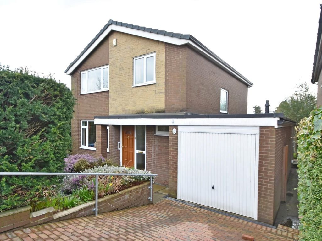 4 bed detached house for sale in Woodgate Avenue, Bury BL9, £385,000