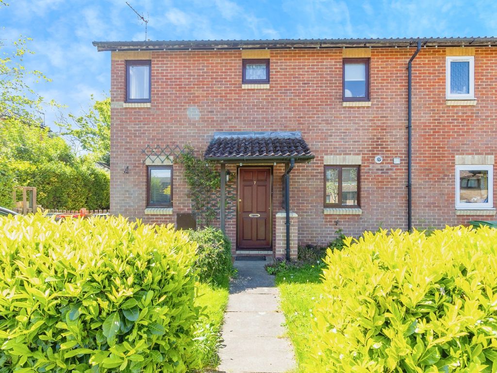 3 bed semidetached house for sale in Northcroft, Shenley Lodge, Milton Keynes MK5, £105,000