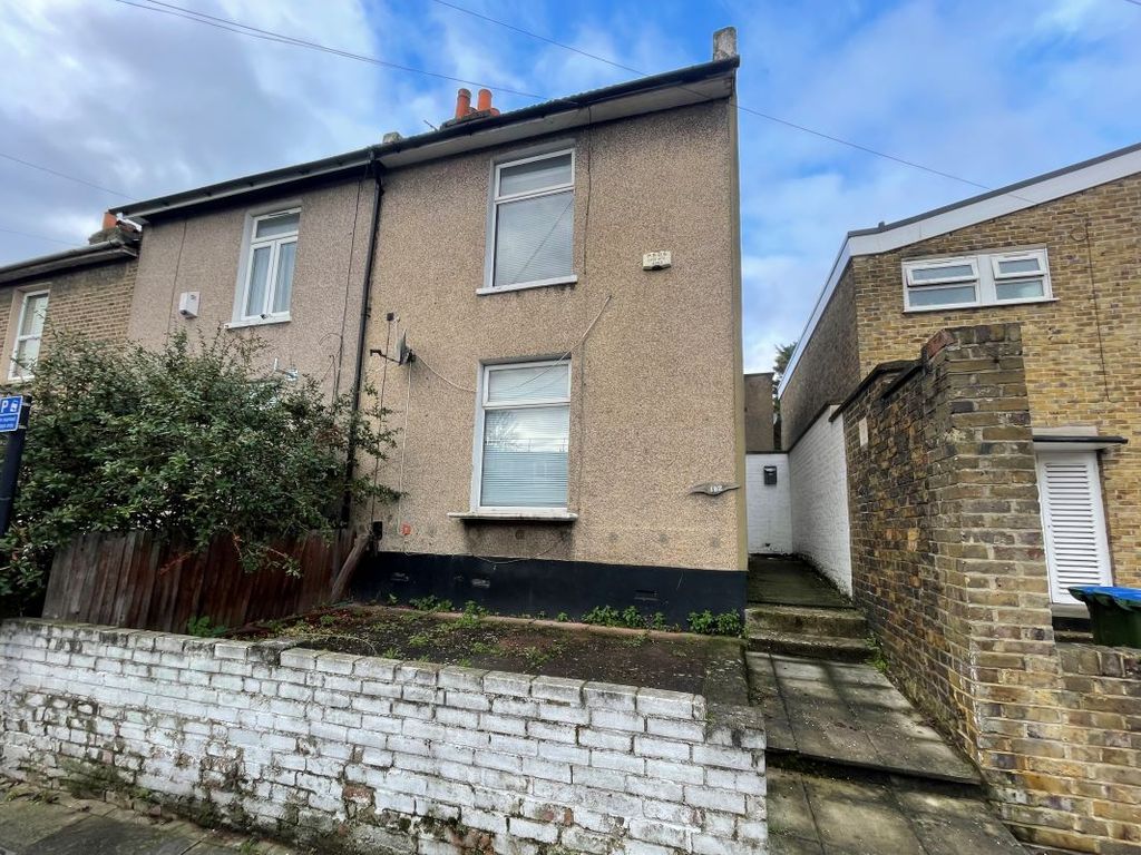 182 Congleton Grove, Plumstead, London SE18