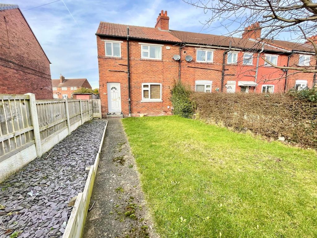 3 bed end terrace house for sale in Wakefield Road, Swillington, Leeds LS26, £180,000 Zoopla