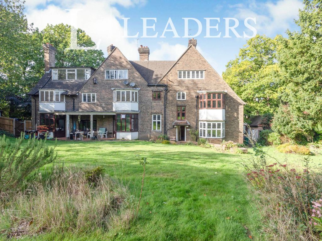 3 bed flat to rent in Forest Drive, Kingswood KT20, £2,250 pcm Zoopla