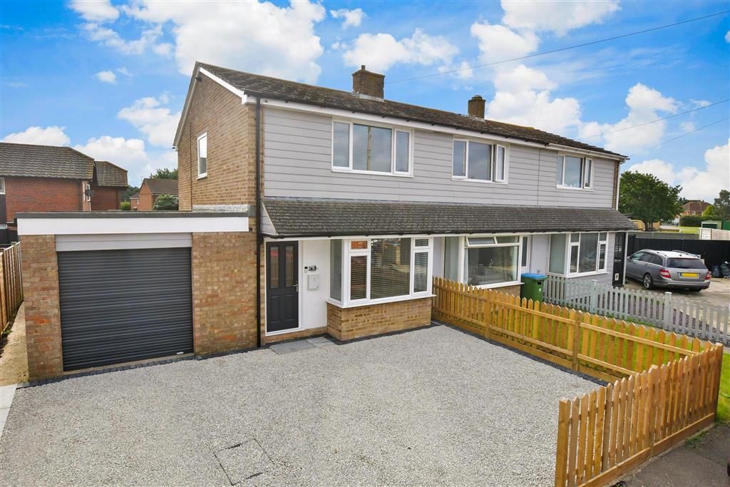 2 bed end terrace house for sale in Rossalyn Close, Bognor Regis, West