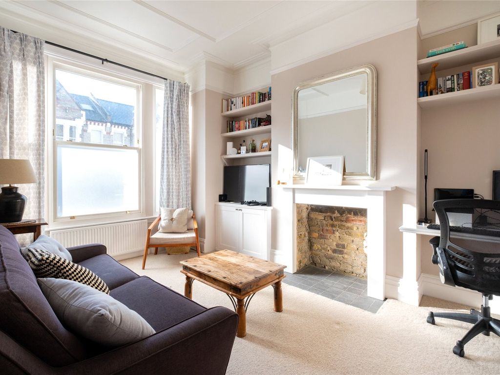 2 bed flat to rent in Kingscourt Road, London, Lambeth SW16, £2,150 pcm