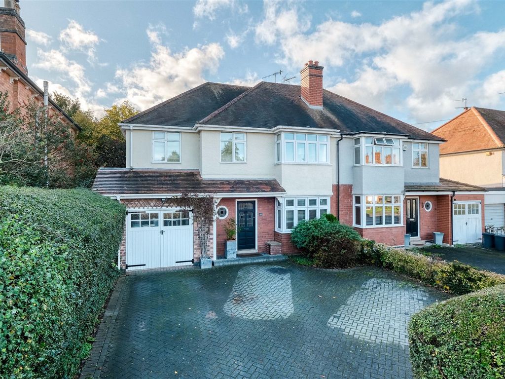 4 bed semidetached house for sale in Hallow Road, Worcester WR2, £