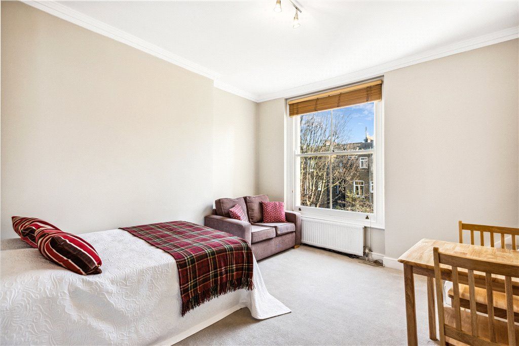 Studio to rent in Longridge Road, Earls Court, London SW5, £1,582 pcm