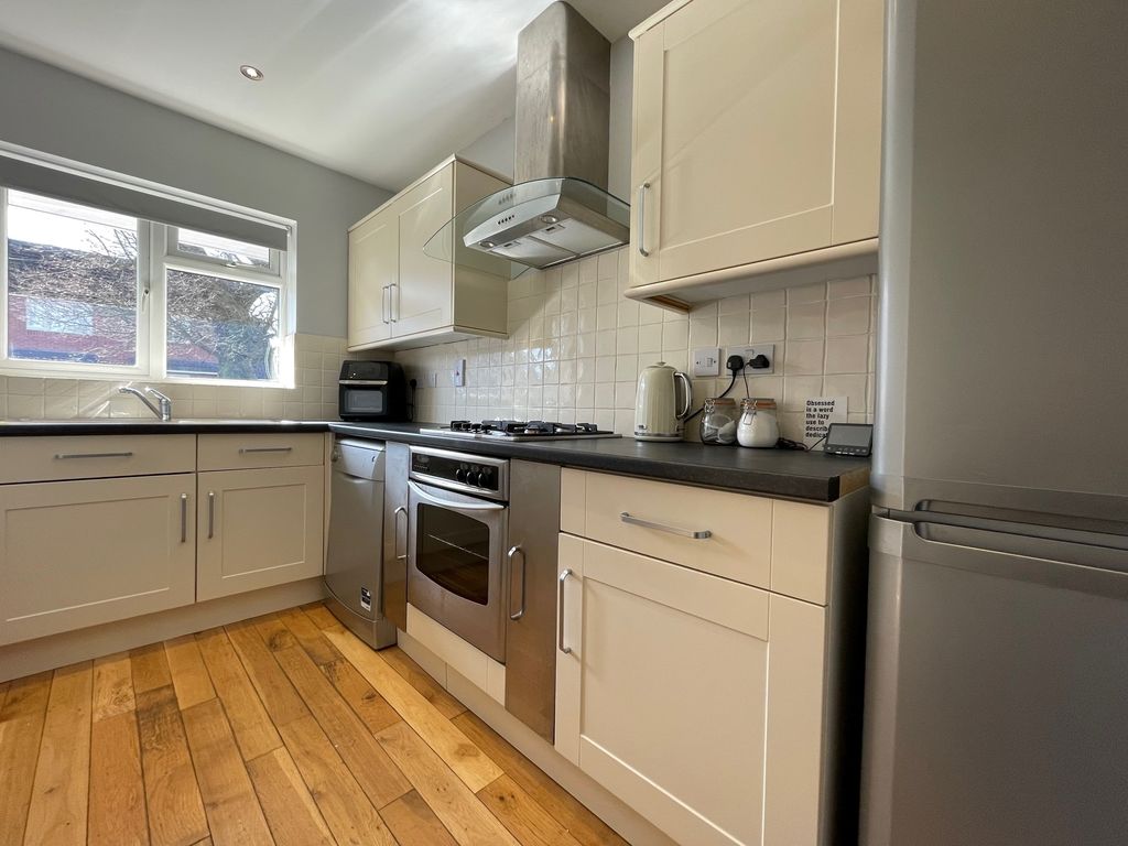 2 bed terraced house to rent in Edmondscote Road, Leamington Spa CV32